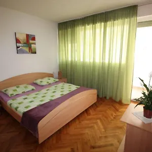 Old City/beach 13 Minutes Away, Parking, For 4 Apartment